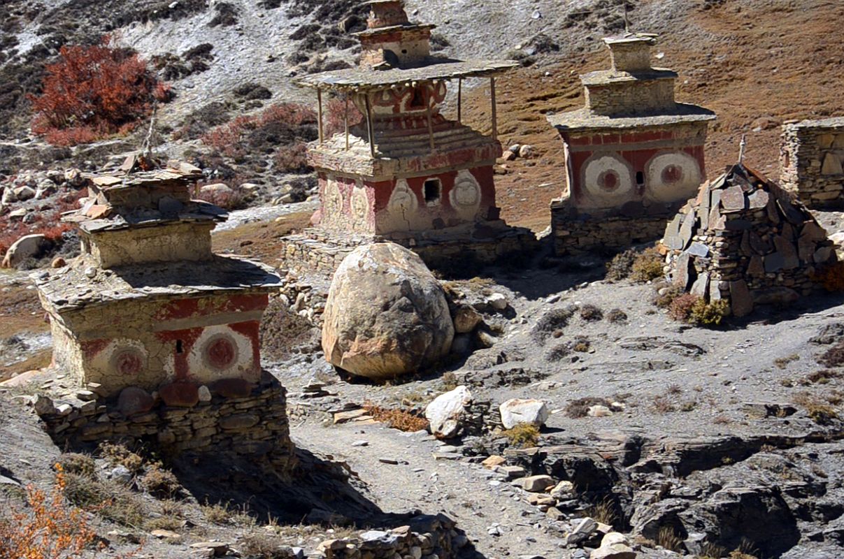 08 Three Chortens On The Trail Near Phu 